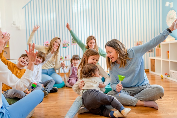 團體音樂律動課提供「父母堅持」的結構化環境