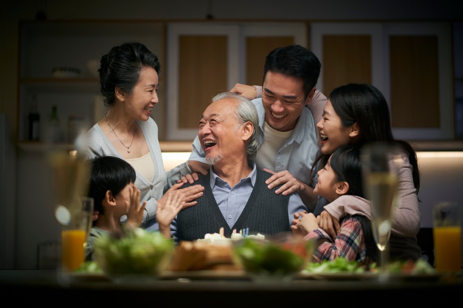 三代同堂溫馨互動——阿公阿嬤、父母與孩子一起，隔代教養靠合作不靠對抗