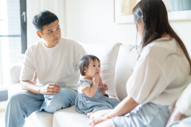 家長思考是否該送孩子上親子律動課
